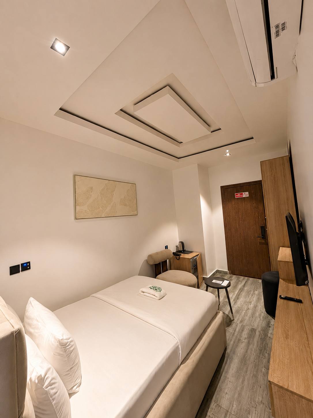 Room 203 — image 2